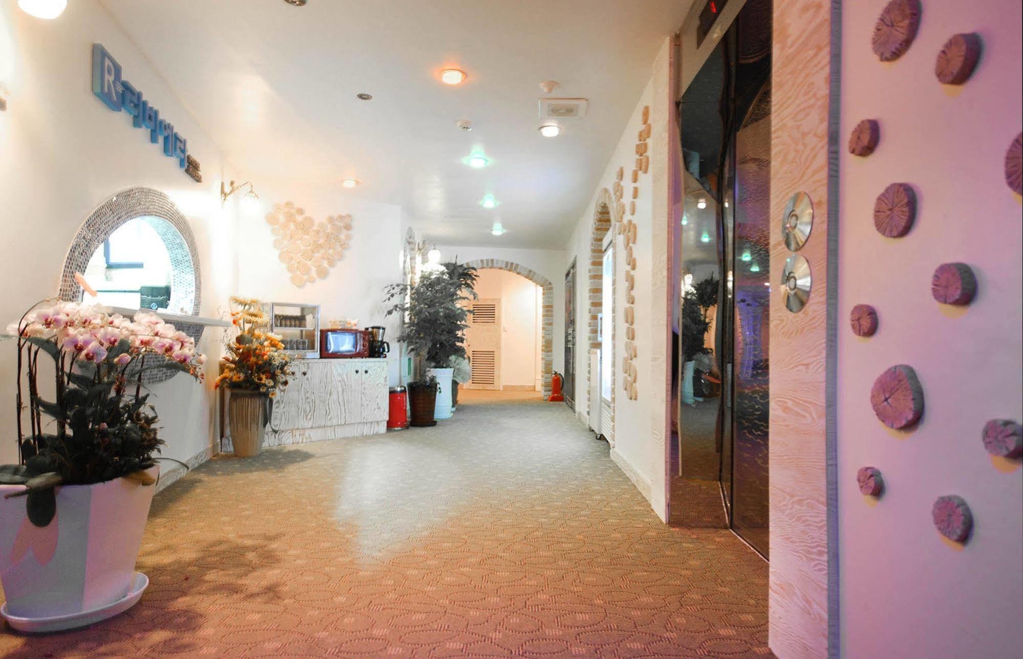 Riviera Motel Коян Экстерьер фото